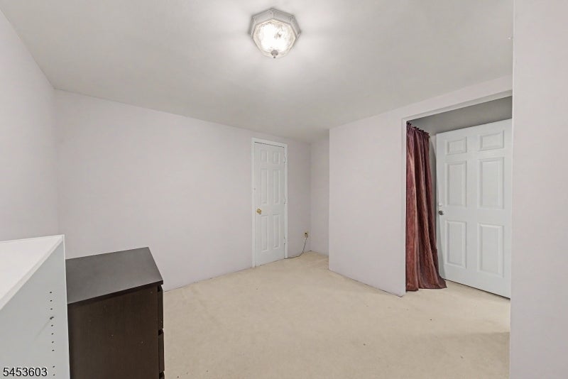7 Caroline Foster Ct