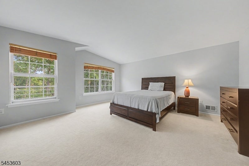 7 Caroline Foster Ct