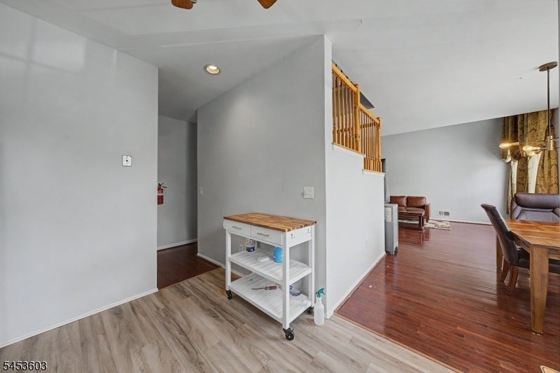 7 Caroline Foster Ct