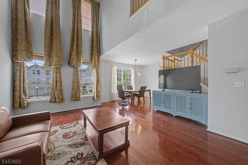 7 Caroline Foster Ct