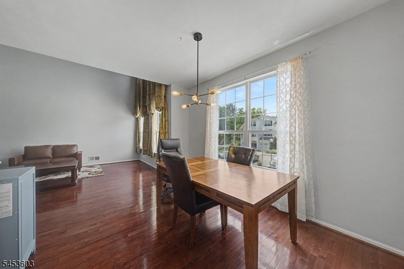 7 Caroline Foster Ct