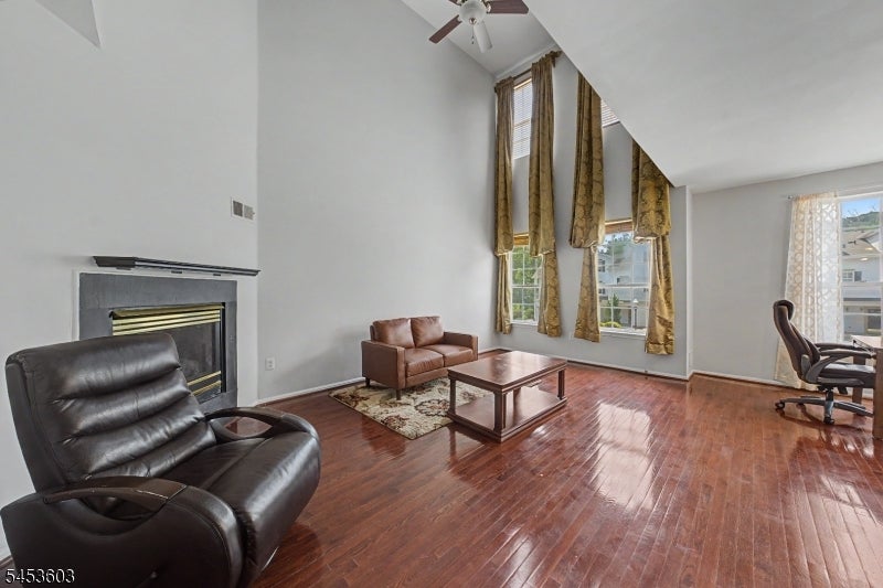 7 Caroline Foster Ct