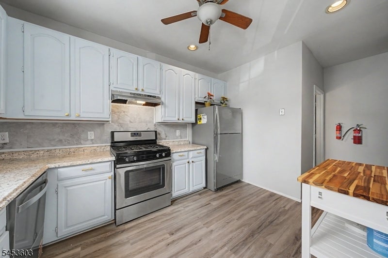 7 Caroline Foster Ct