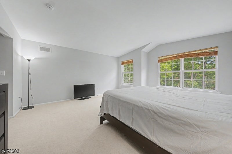 7 Caroline Foster Ct