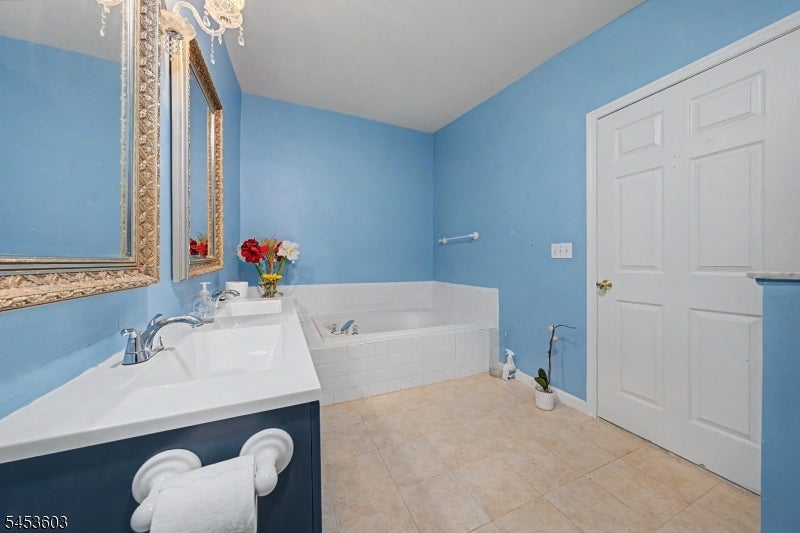 7 Caroline Foster Ct