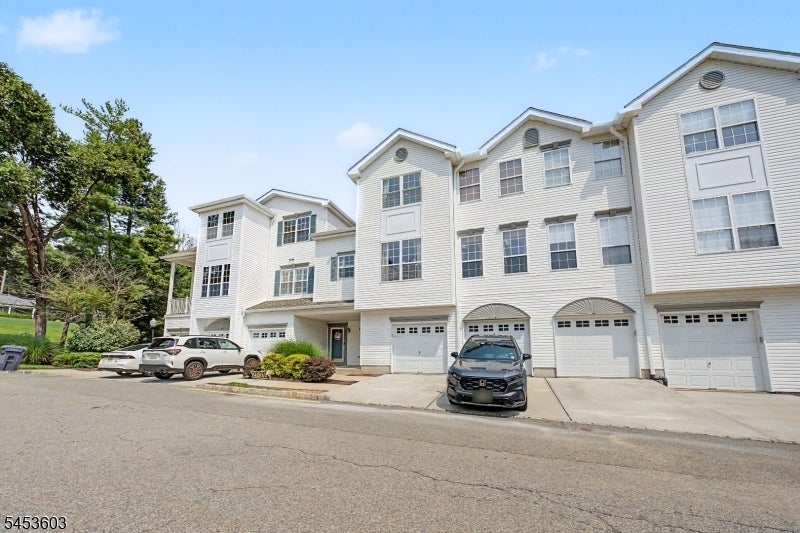 7 Caroline Foster Ct