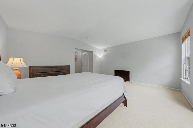 7 Caroline Foster Ct