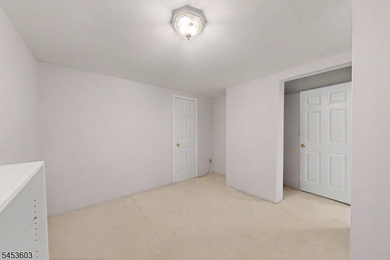 7 Caroline Foster Ct