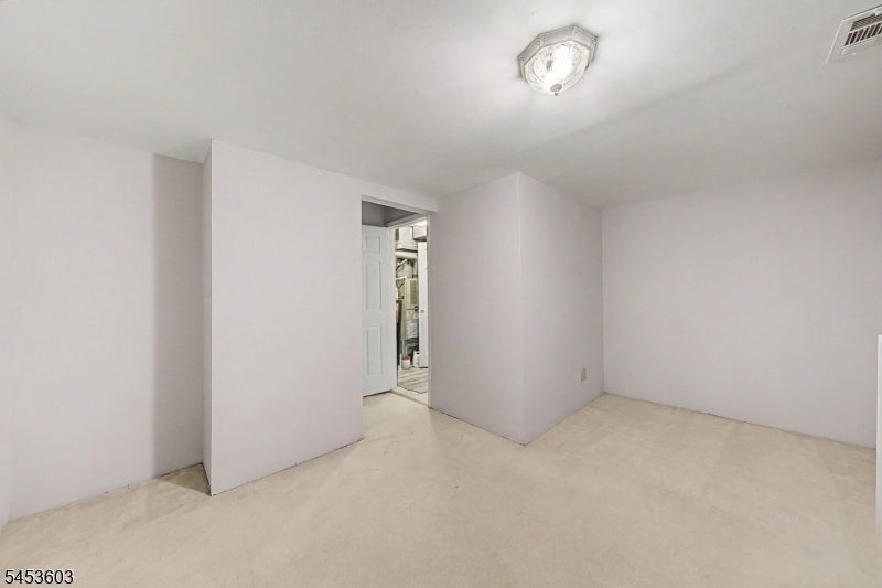 7 Caroline Foster Ct