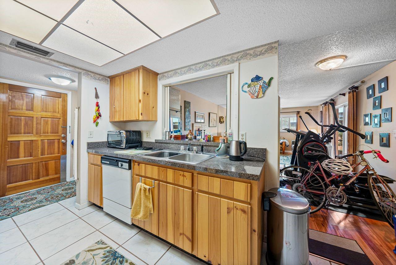 7400 SUNSHINE SKYWAY LANE S Unit: 103