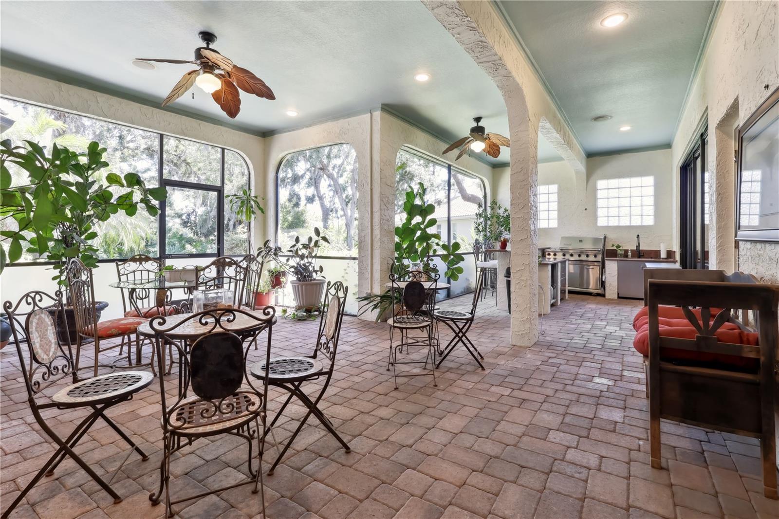 4696 DEL SOL BLVD