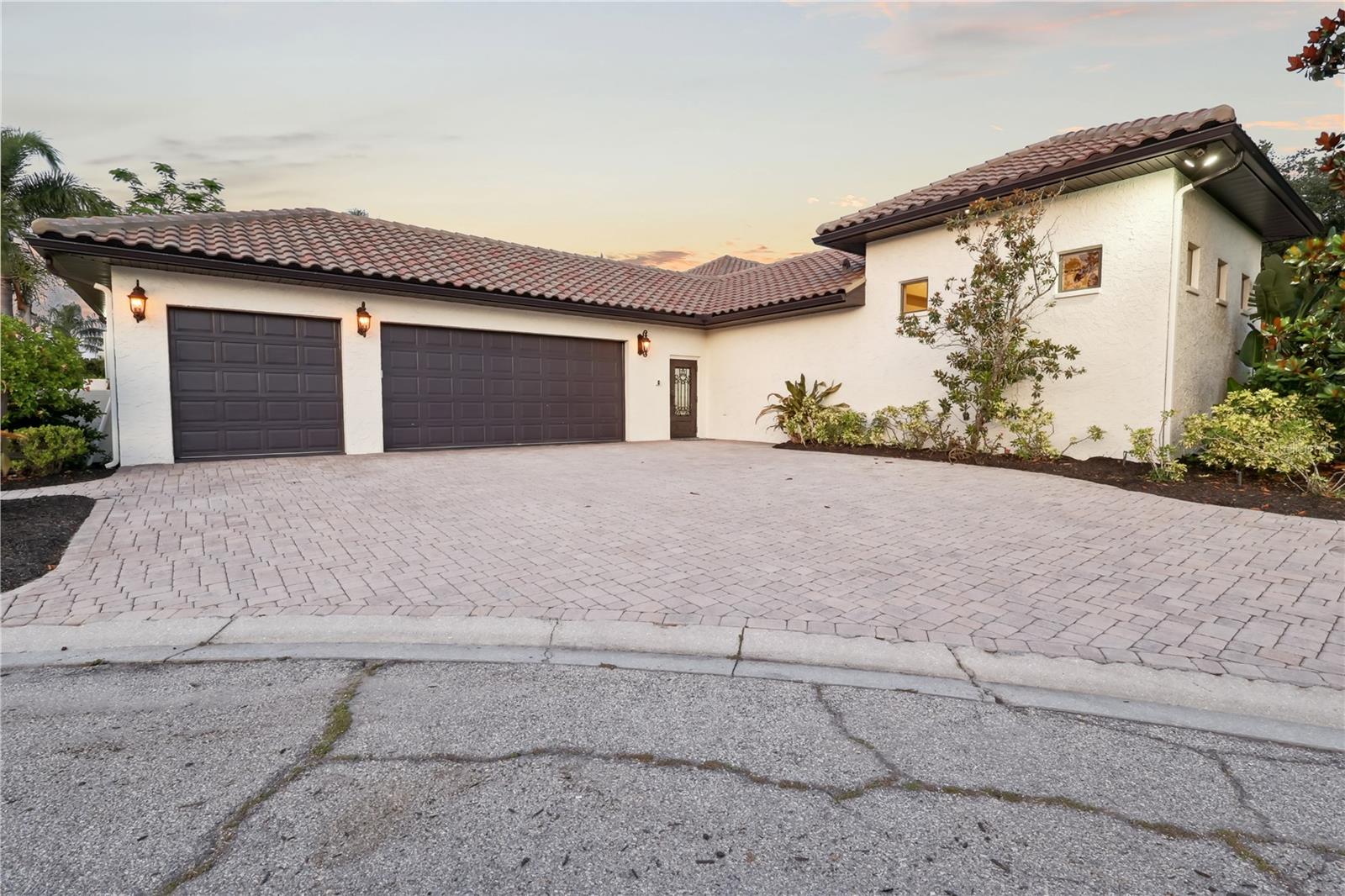 4696 DEL SOL BLVD