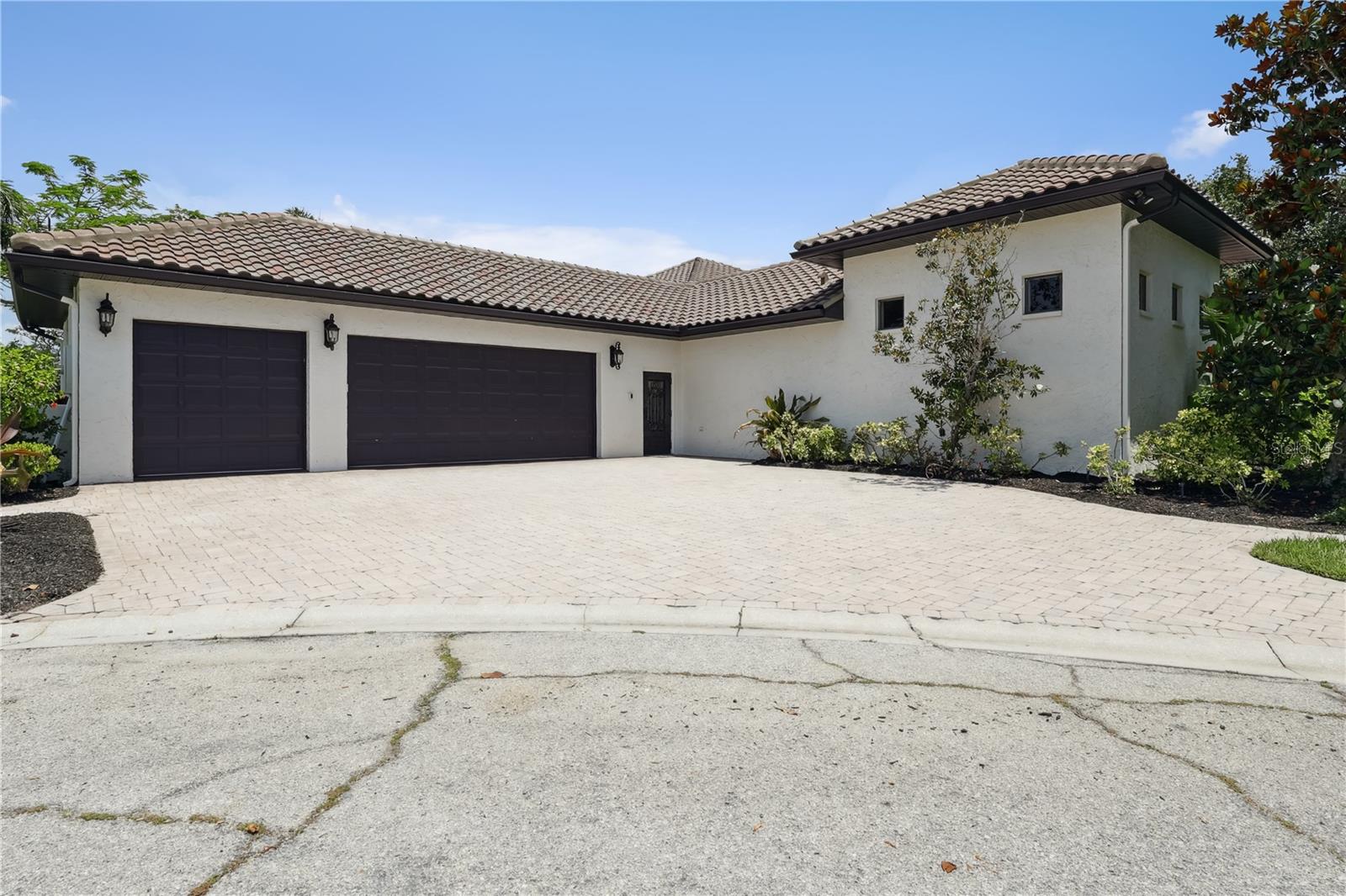4696 DEL SOL BLVD
