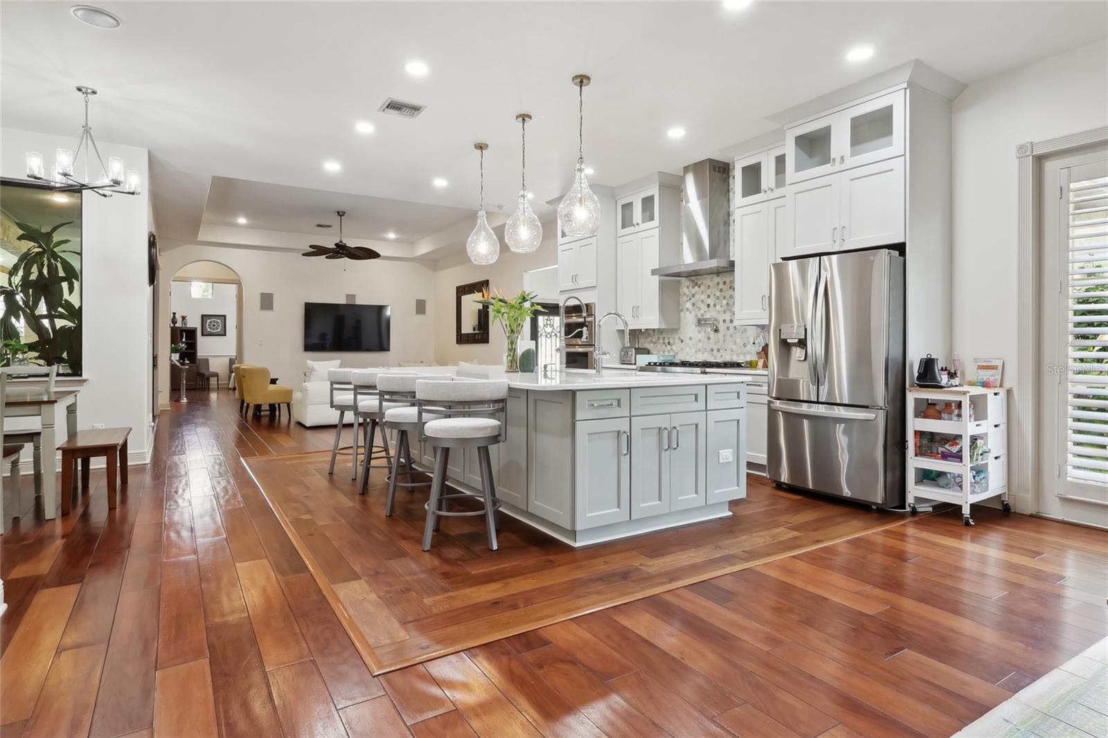4696 DEL SOL BLVD