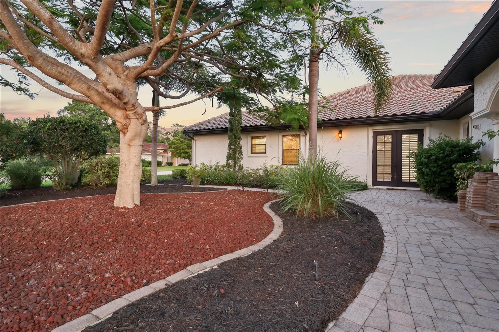 4696 DEL SOL BLVD