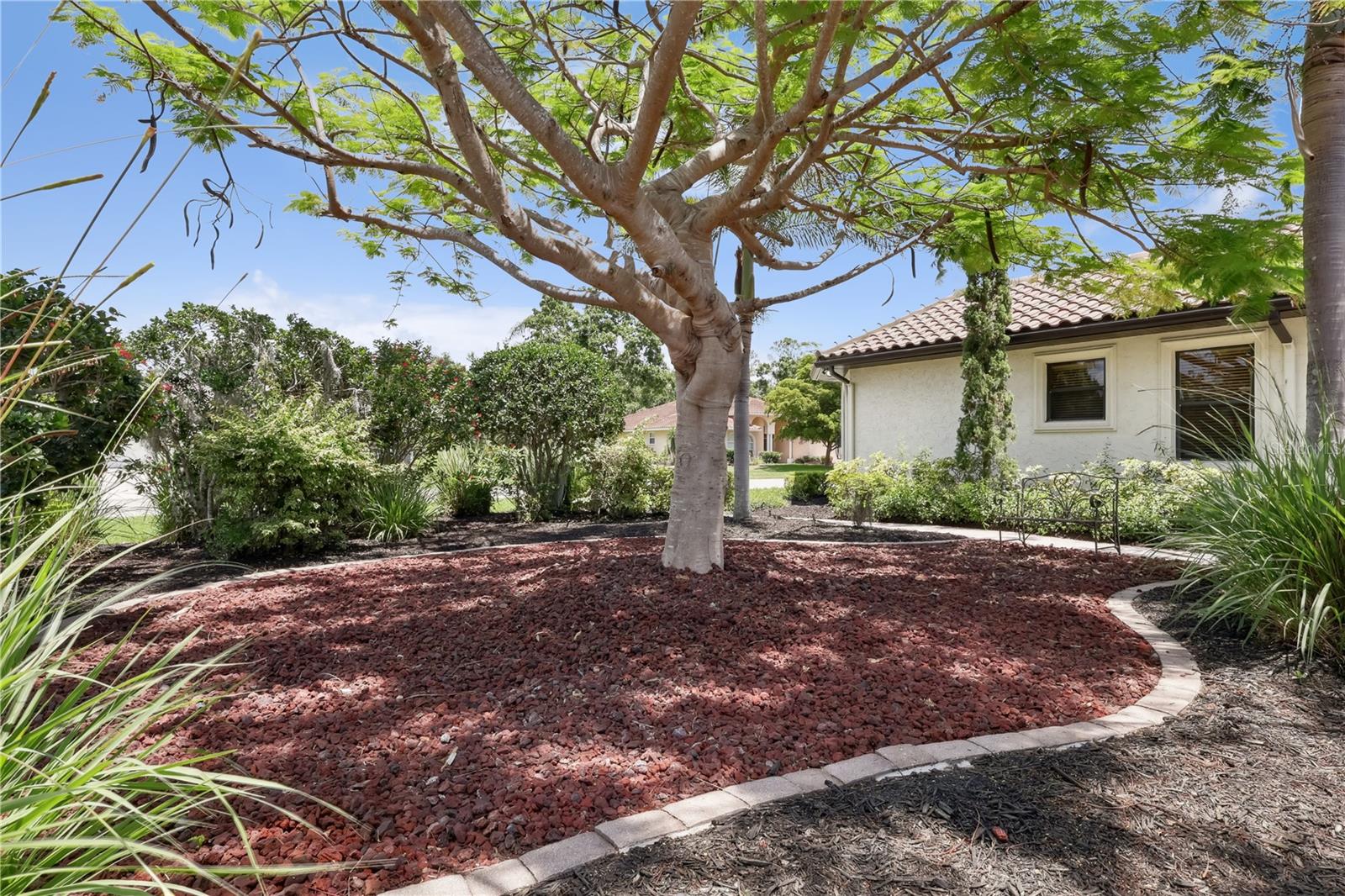 4696 DEL SOL BLVD