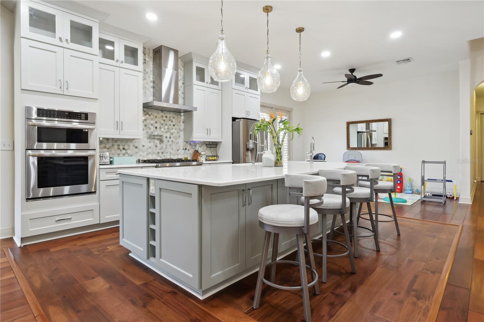 4696 DEL SOL BLVD
