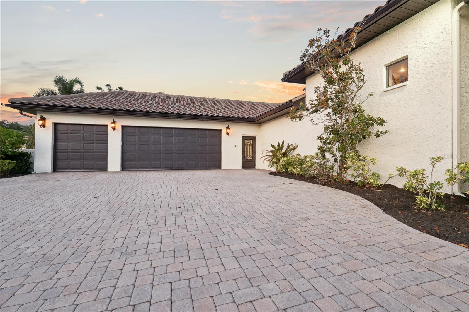 4696 DEL SOL BLVD