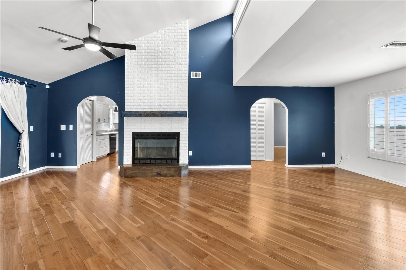 354 WILLOW LN