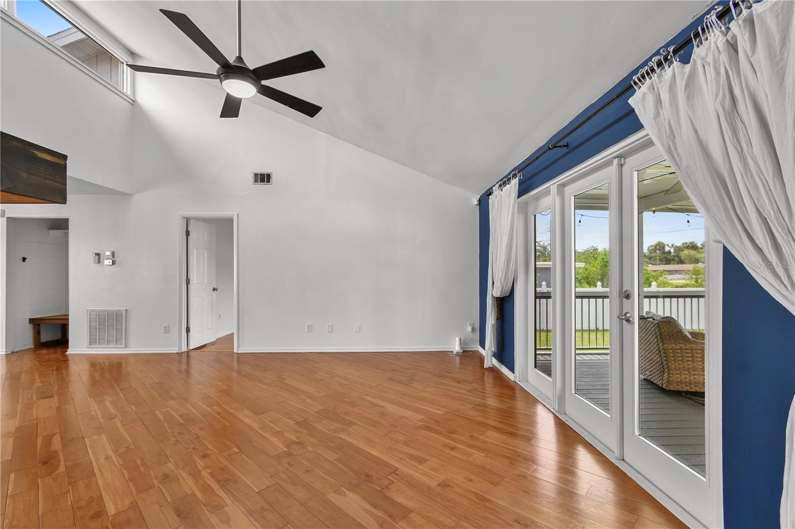 354 WILLOW LN