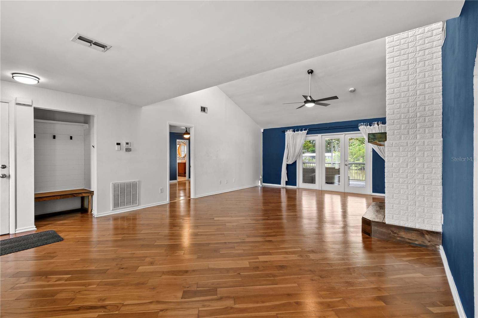 354 WILLOW LN