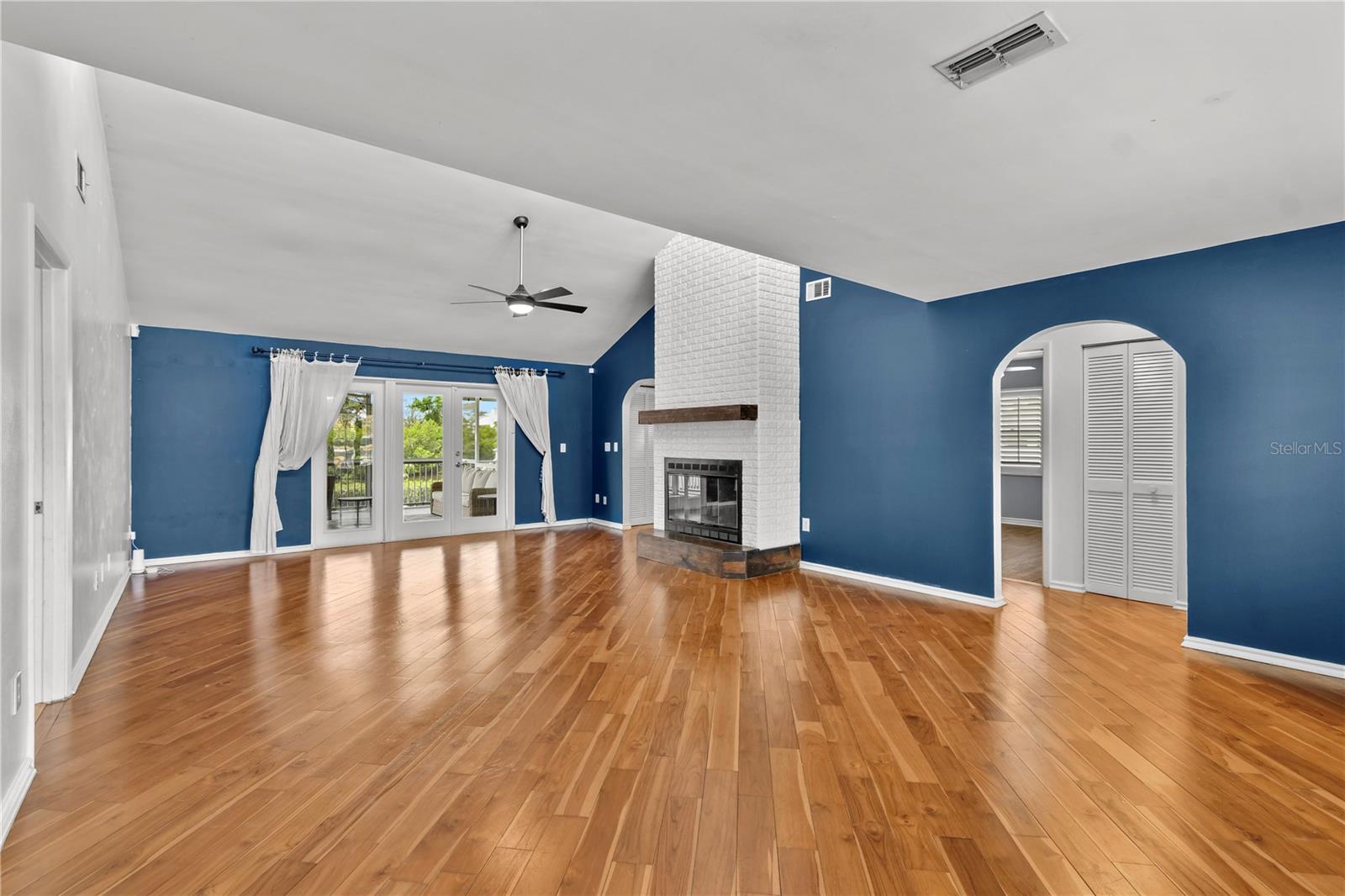 354 WILLOW LN