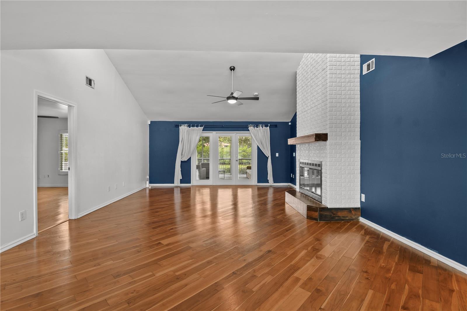 354 WILLOW LN