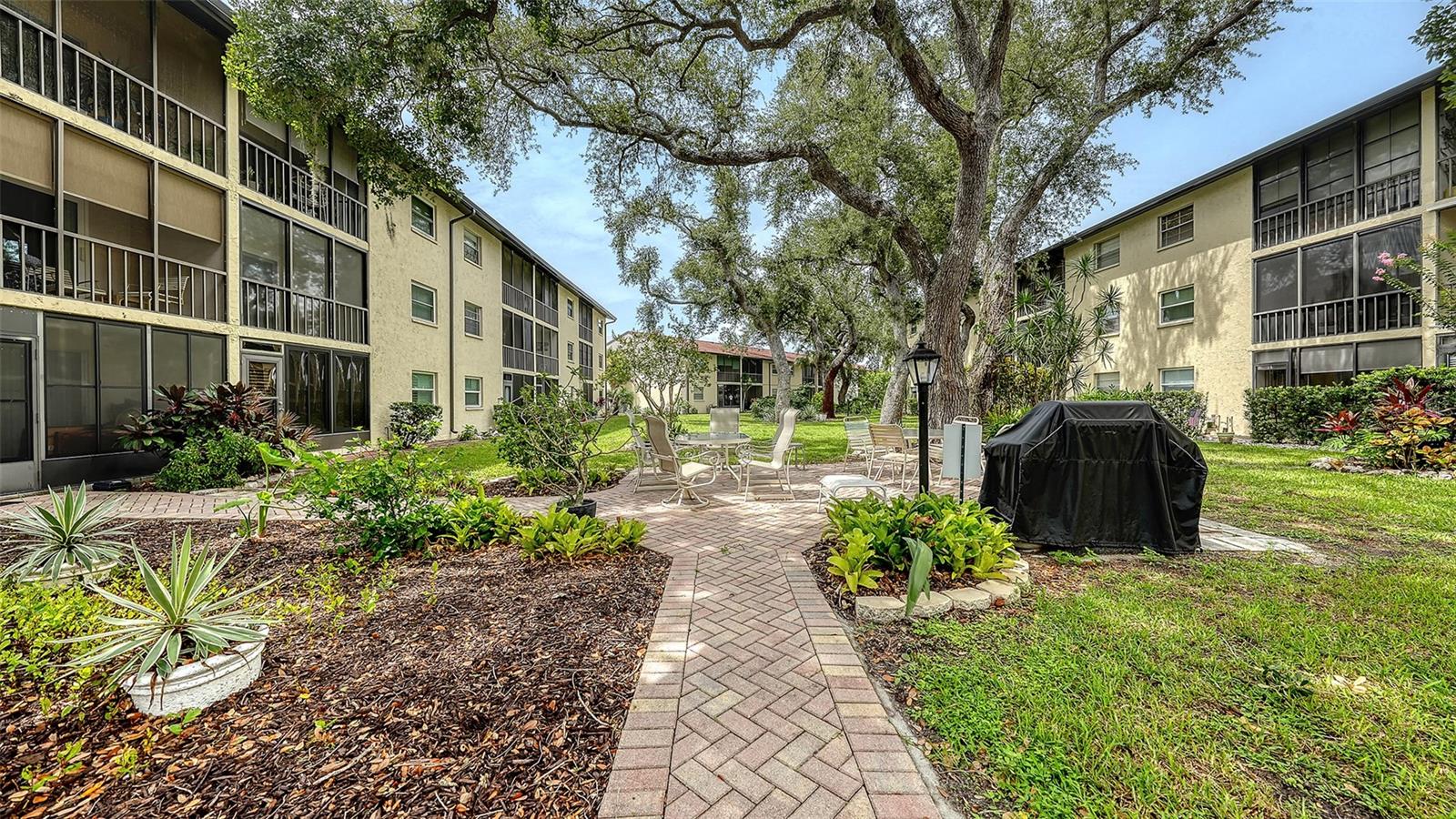 2260 STICKNEY POINT RD #324