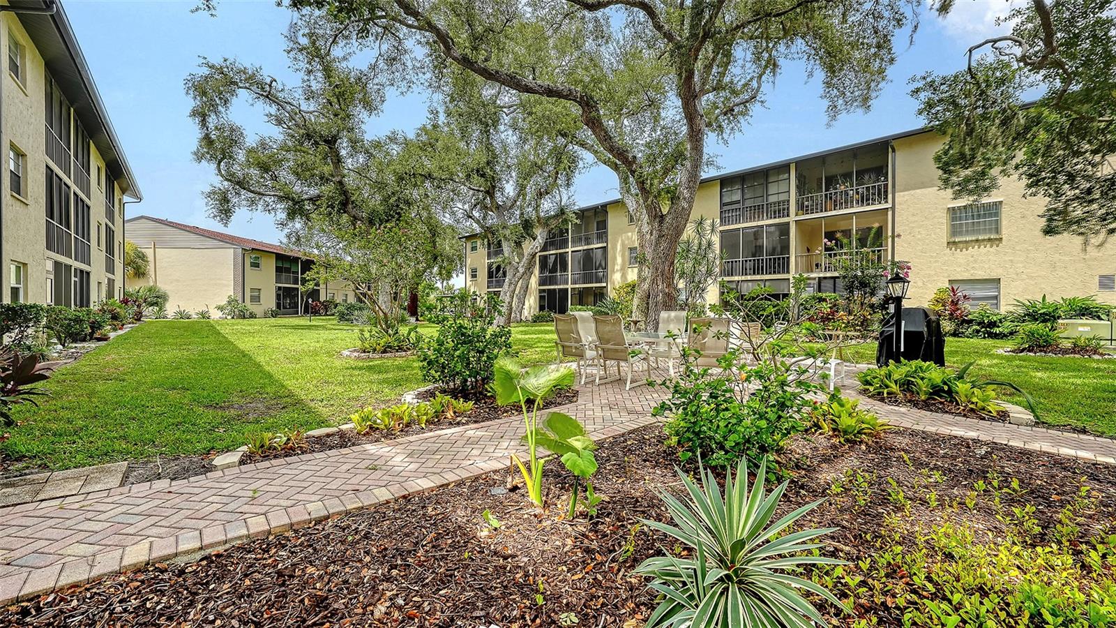 2260 STICKNEY POINT RD #324