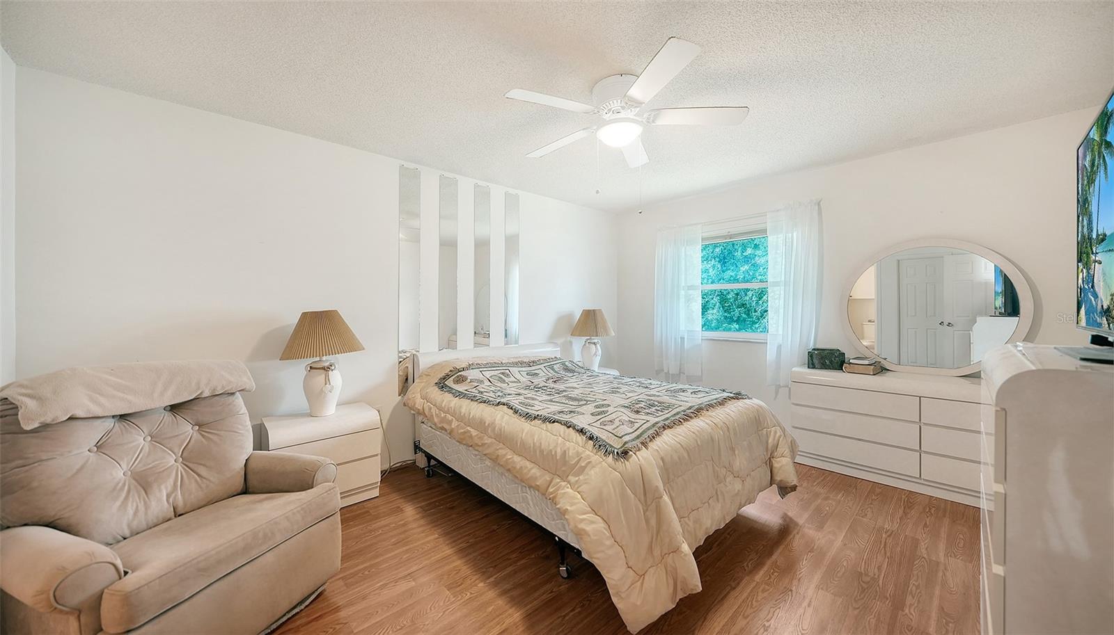 2260 STICKNEY POINT RD #324
