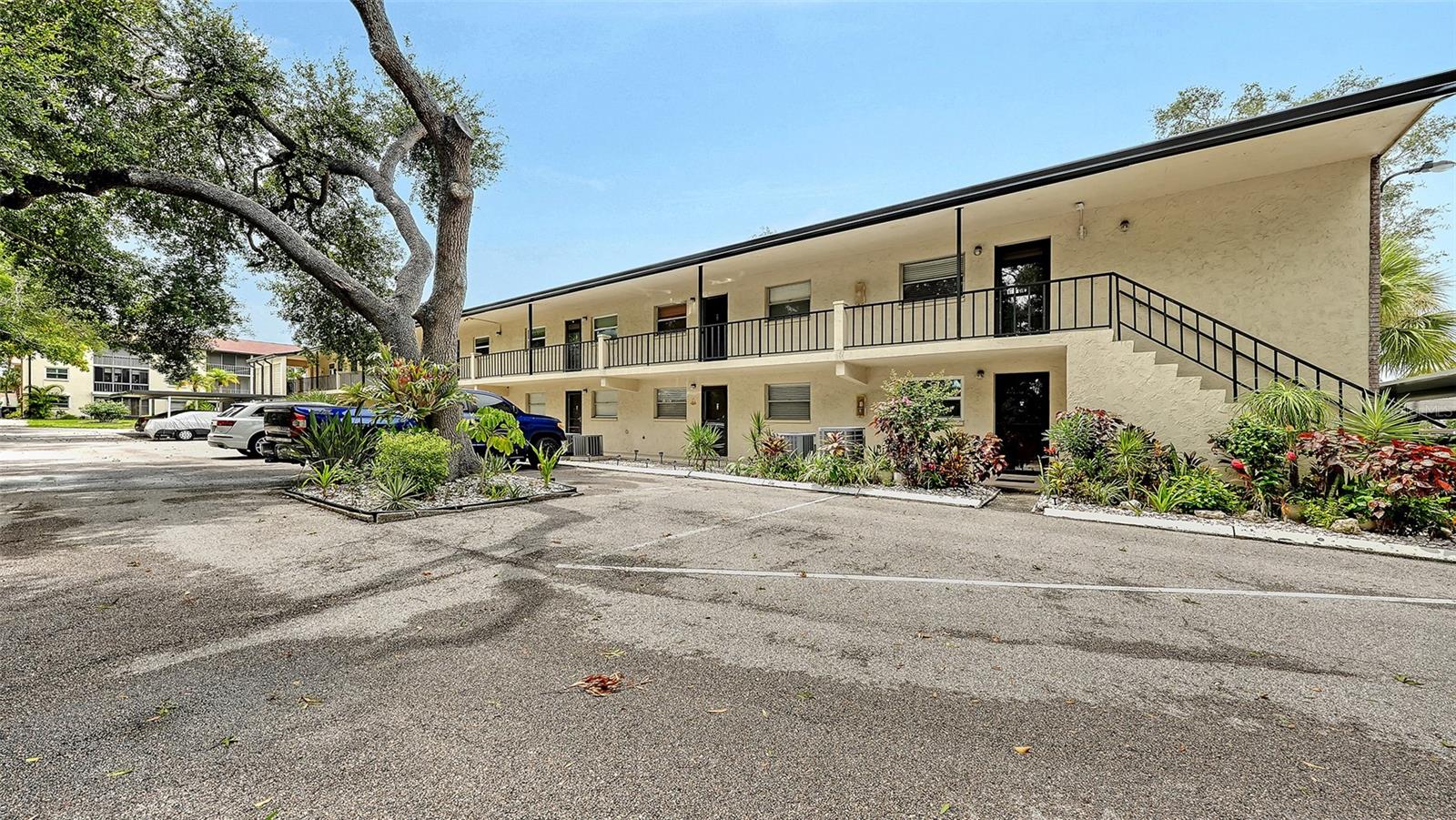 2260 STICKNEY POINT RD #324