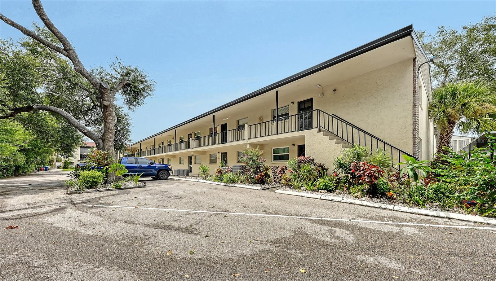 2260 STICKNEY POINT RD #324
