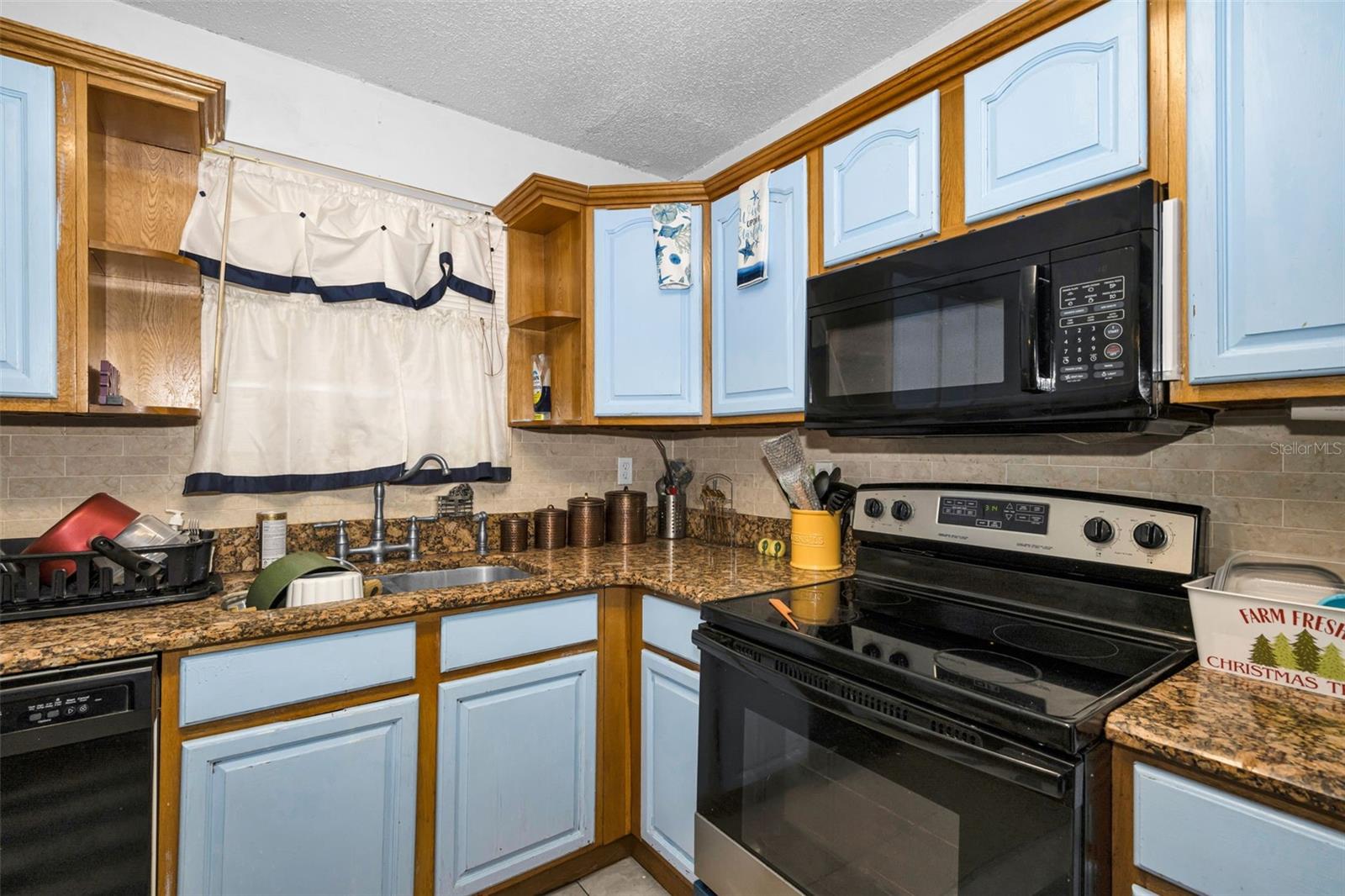 7526 CAROLTON CIR
