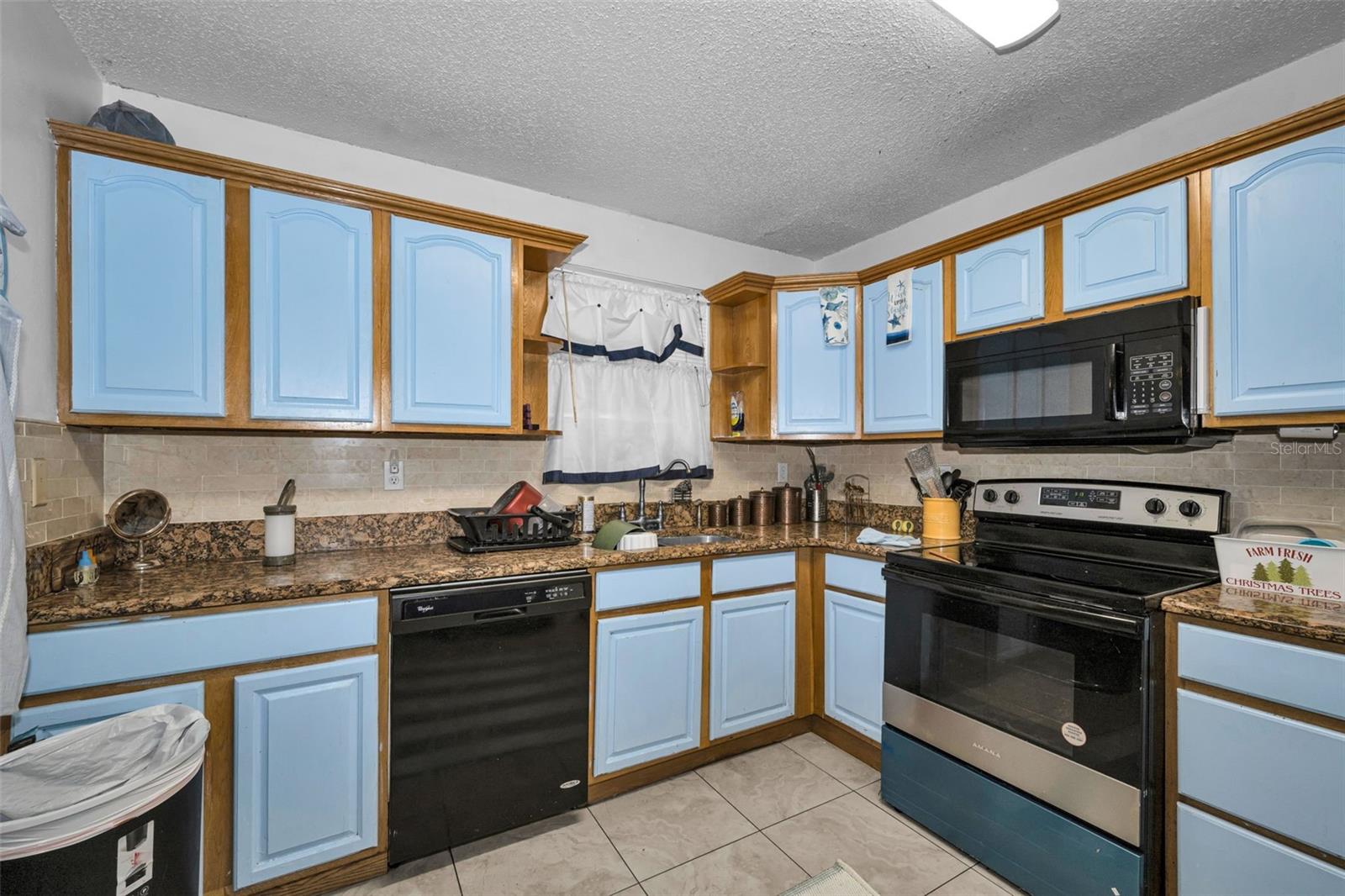 7526 CAROLTON CIR