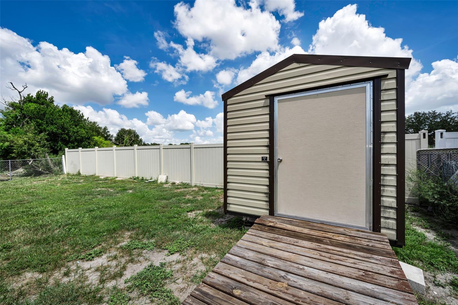 7526 CAROLTON CIR