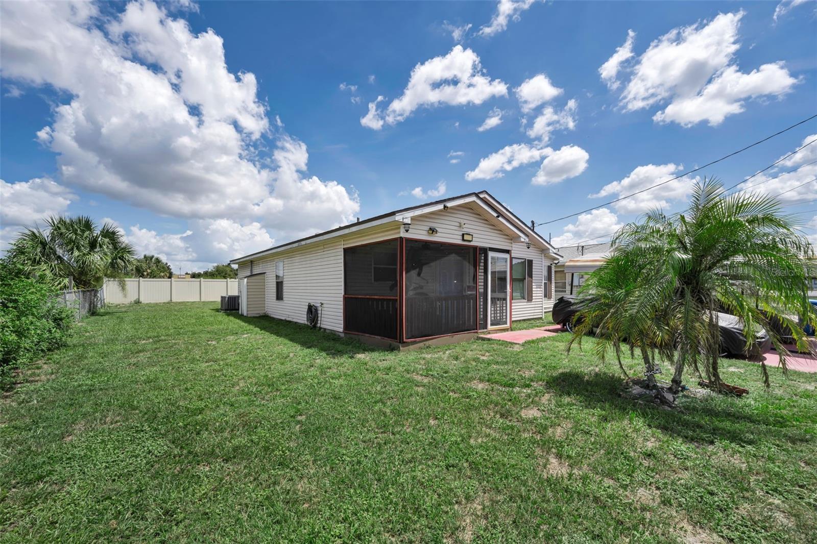 7526 CAROLTON CIR