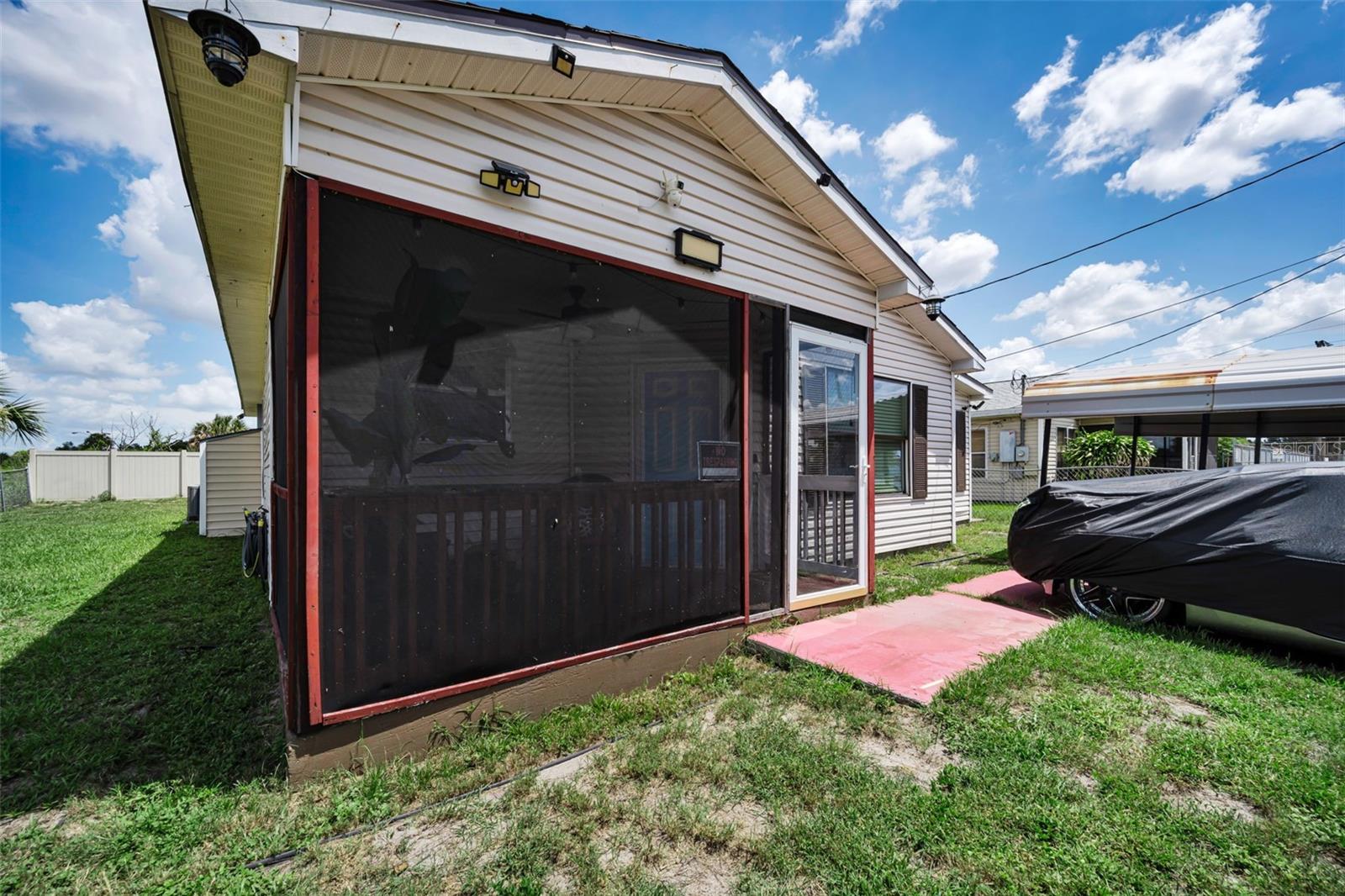 7526 CAROLTON CIR