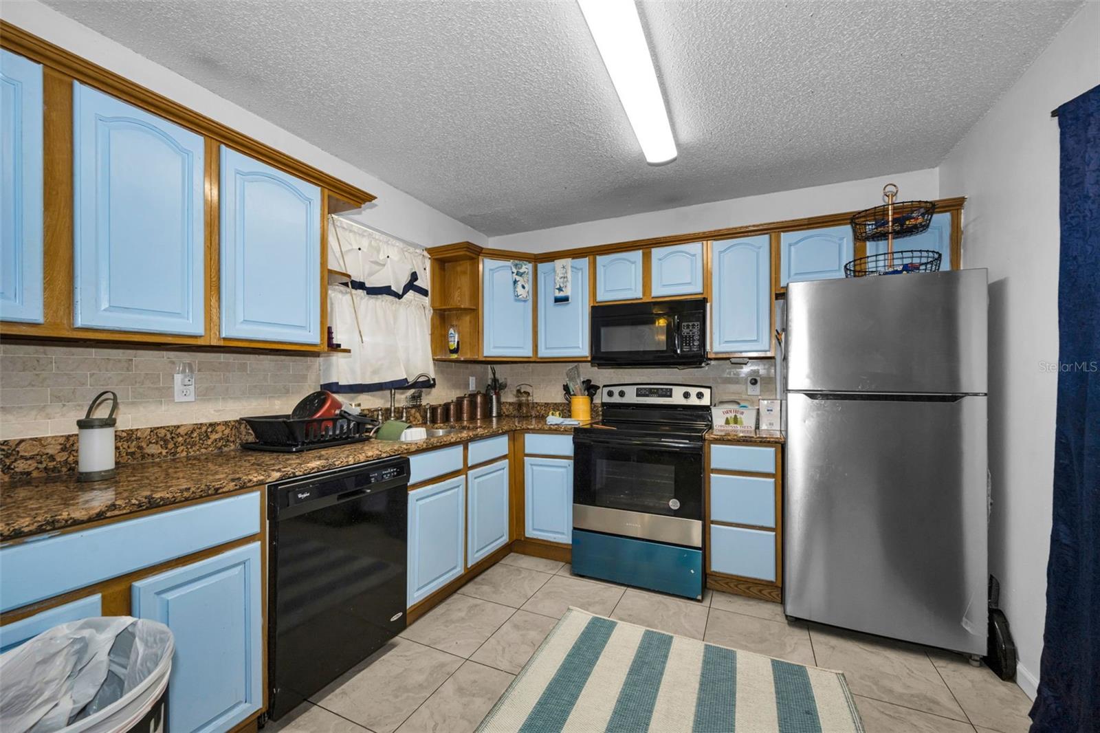 7526 CAROLTON CIR