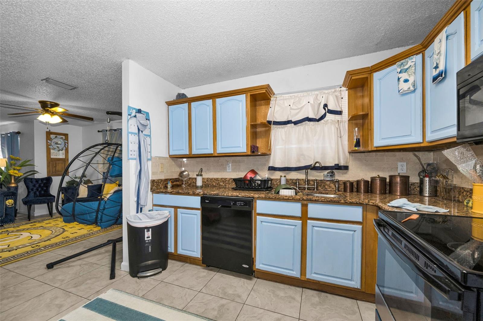7526 CAROLTON CIR