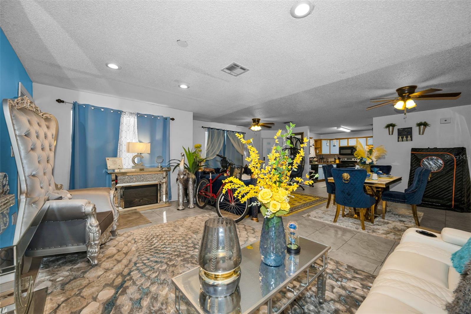 7526 CAROLTON CIR