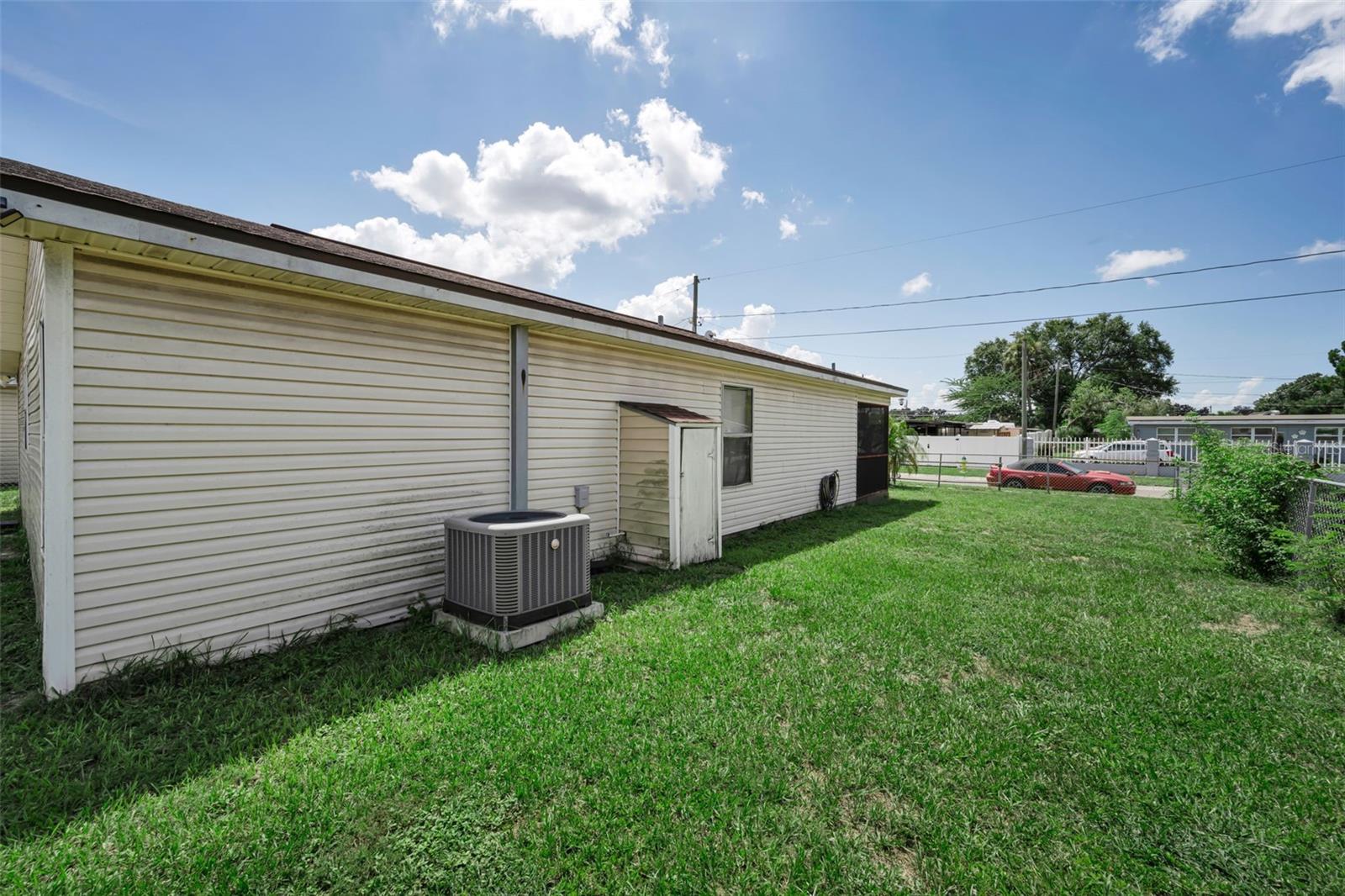 7526 CAROLTON CIR