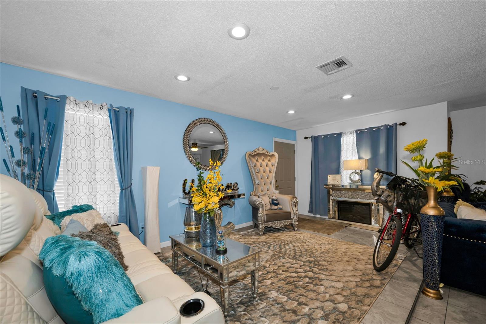 7526 CAROLTON CIR