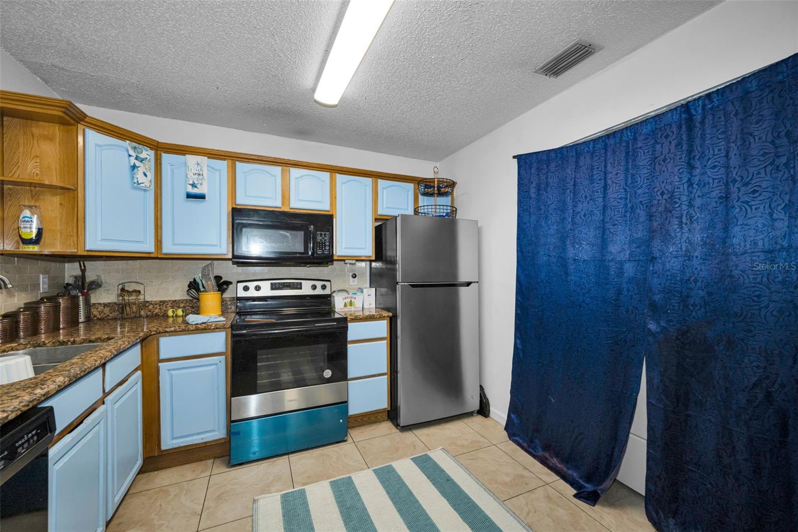 7526 CAROLTON CIR