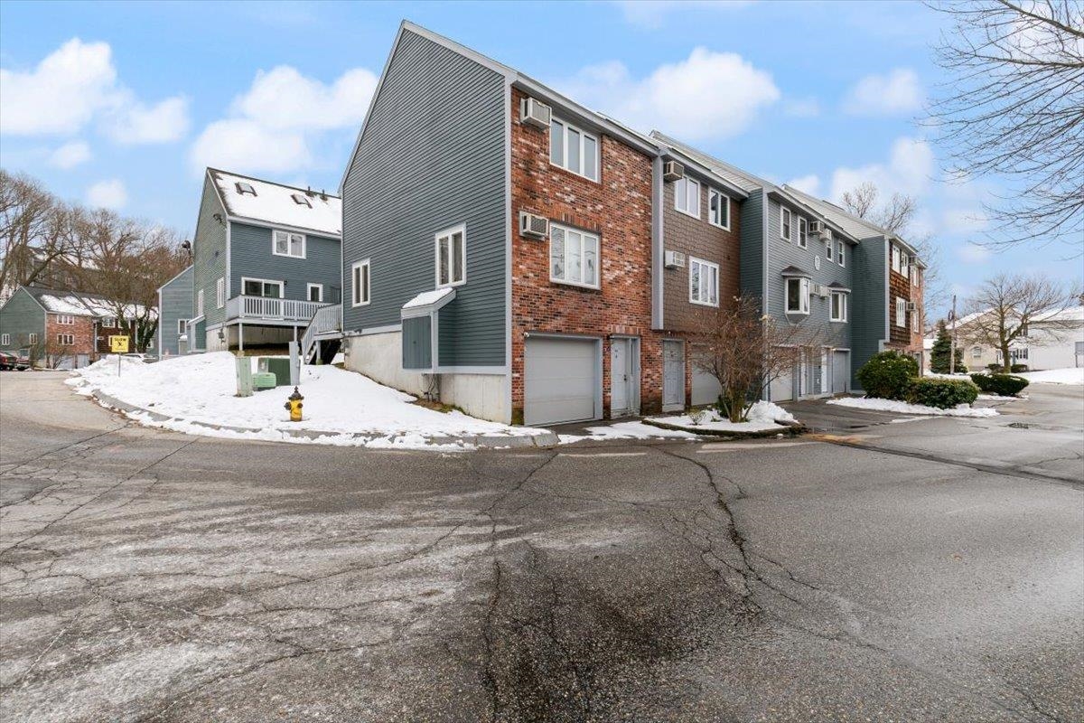 11 Valley West Way