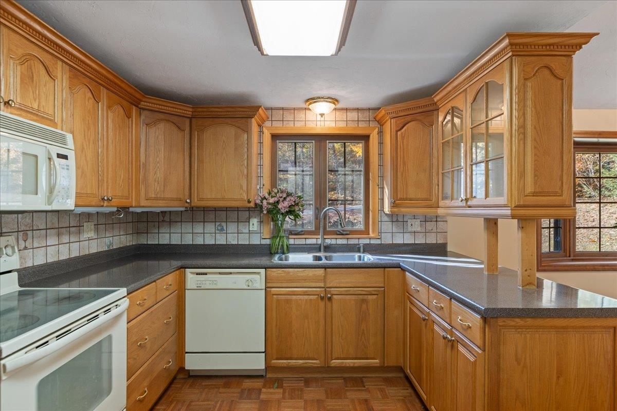 18 Royal Range Road