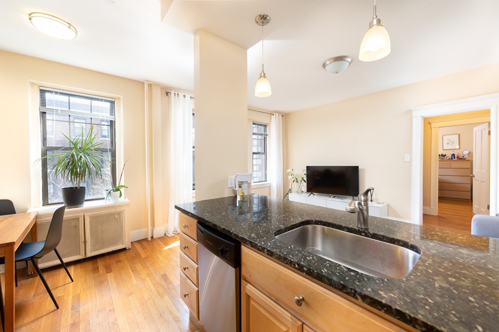 66 Queensberry St. # 321