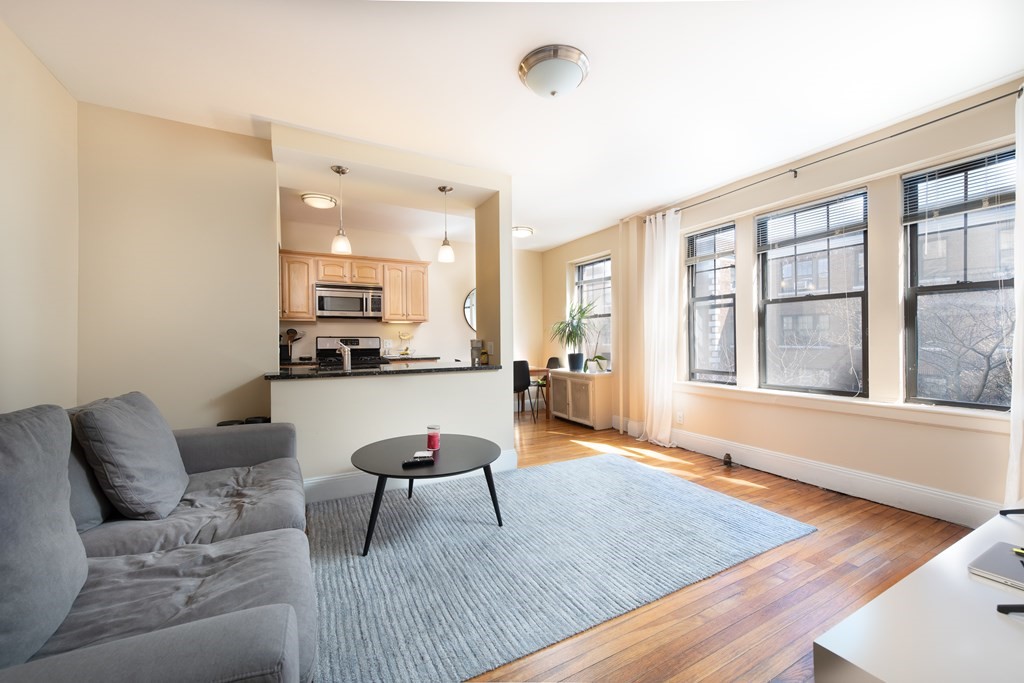 66 Queensberry St. # 321