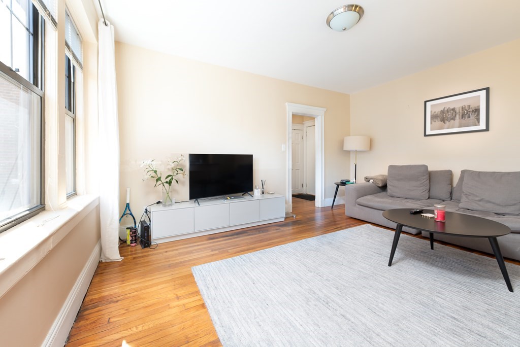 66 Queensberry St. # 321