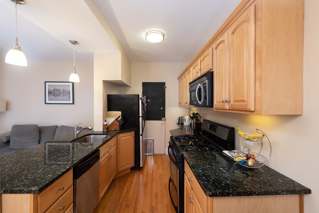 66 Queensberry St. # 321