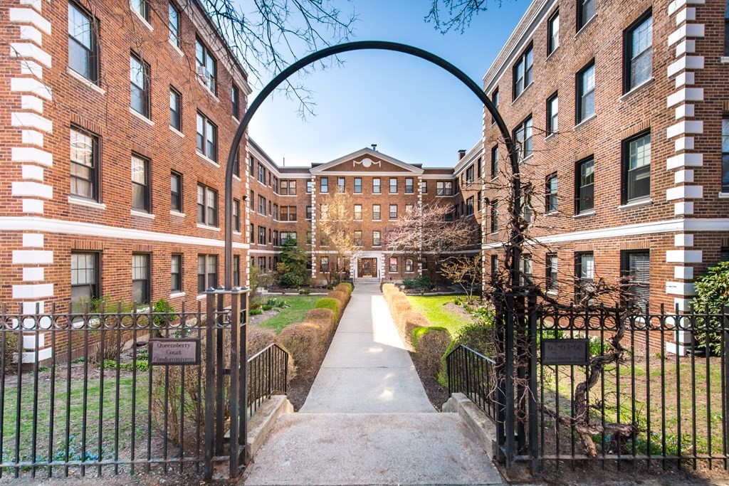 66 Queensberry St. # 321